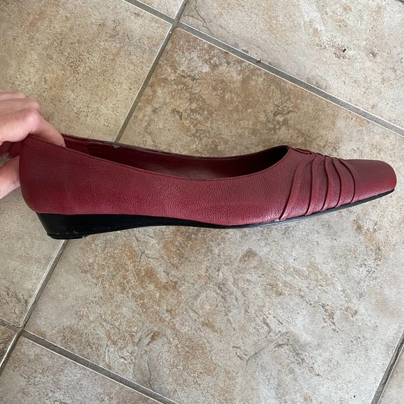 Liz Claiborne red flats - Picture 4 of 4